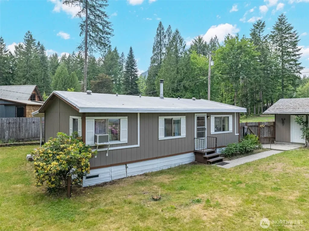 105 Mount Rainier Drive Packwood WA 98361