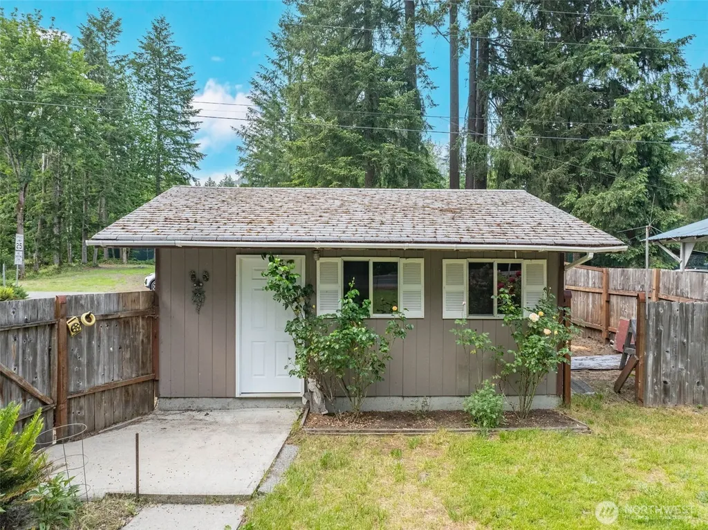 105 Mount Rainier Drive Packwood WA 98361