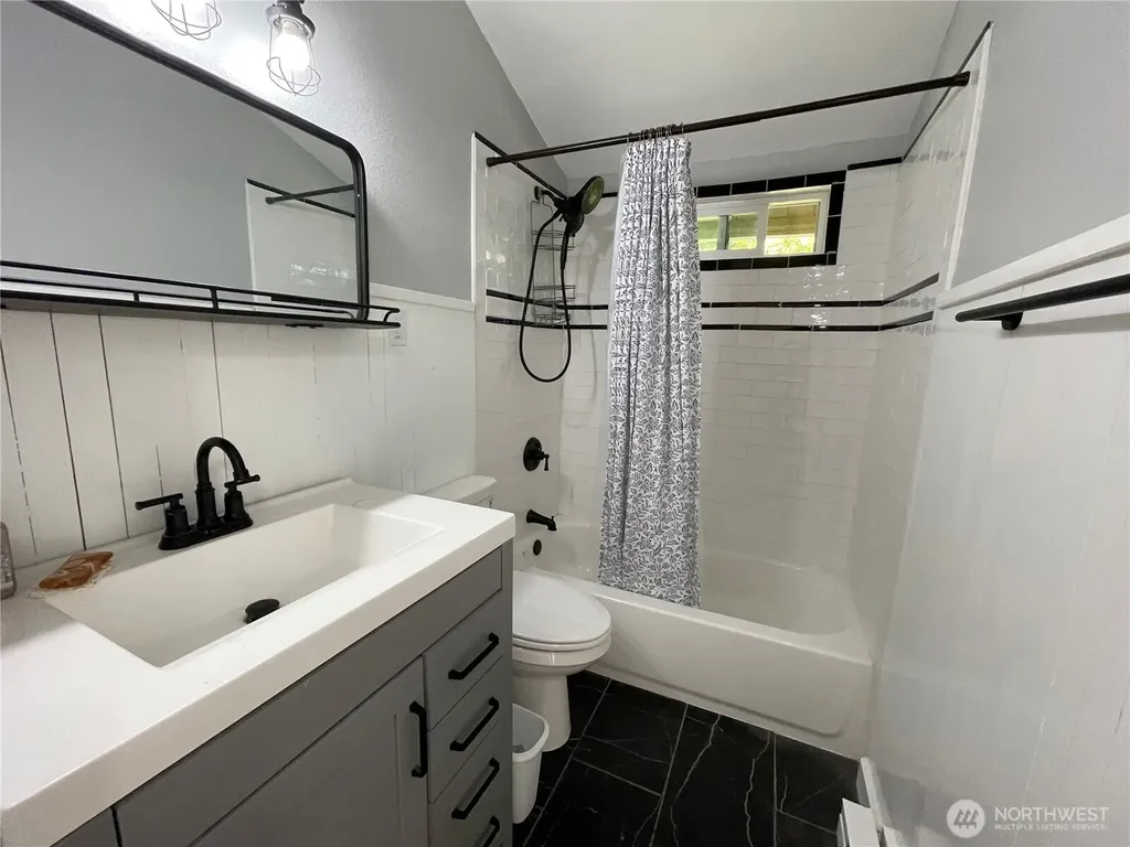 142 N Port Loop NE Ocean Shores WA 98569