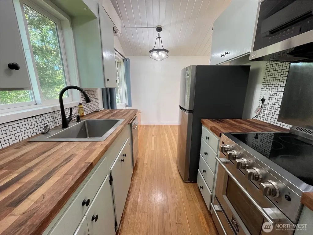 142 N Port Loop NE Ocean Shores WA 98569