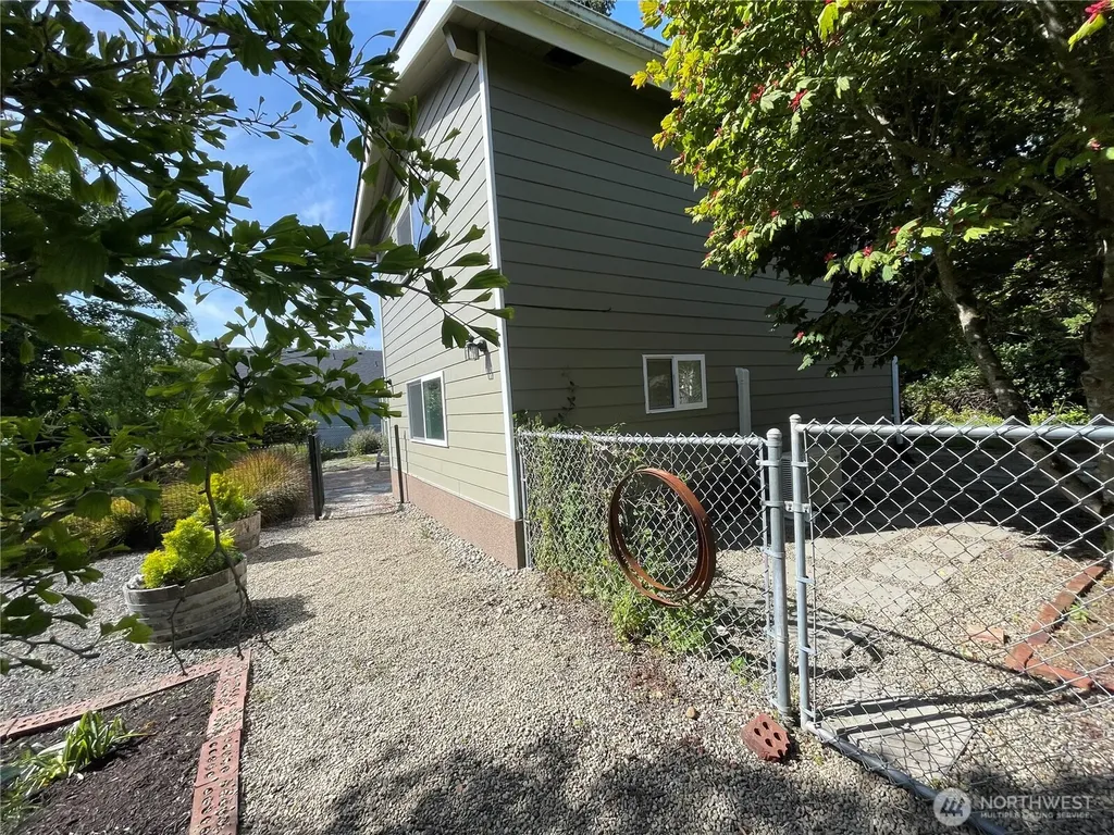 142 N Port Loop NE Ocean Shores WA 98569