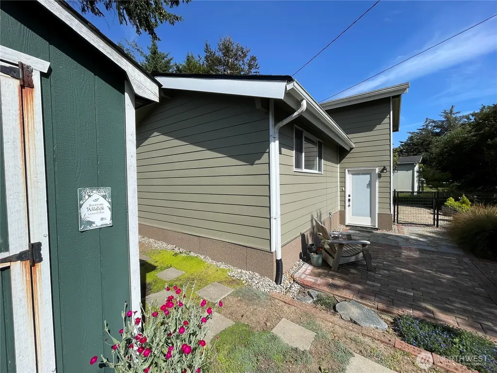 142 N Port Loop NE Ocean Shores WA 98569