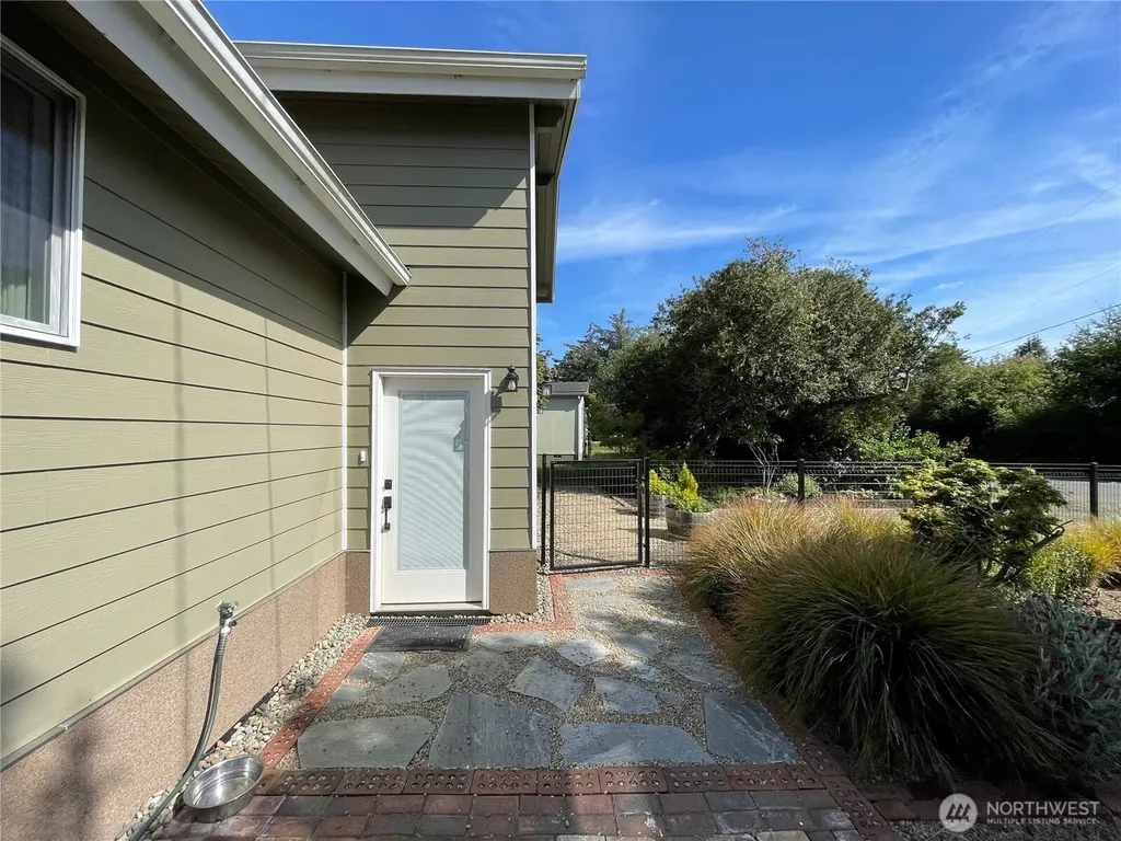 142 N Port Loop NE Ocean Shores WA 98569