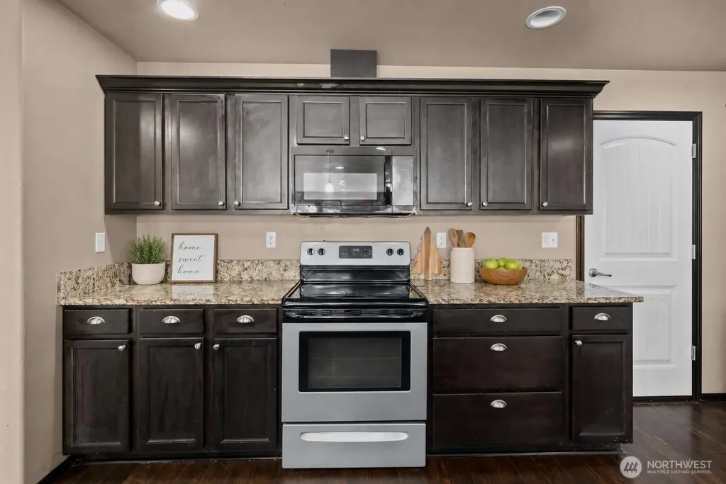 1617 SW Stremler Drive Oak Harbor WA 98277