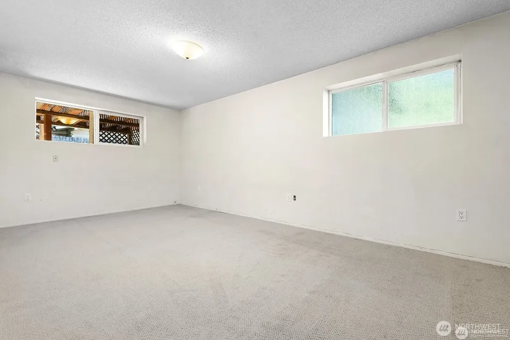14221 SE 10th Place Bellevue WA 98007