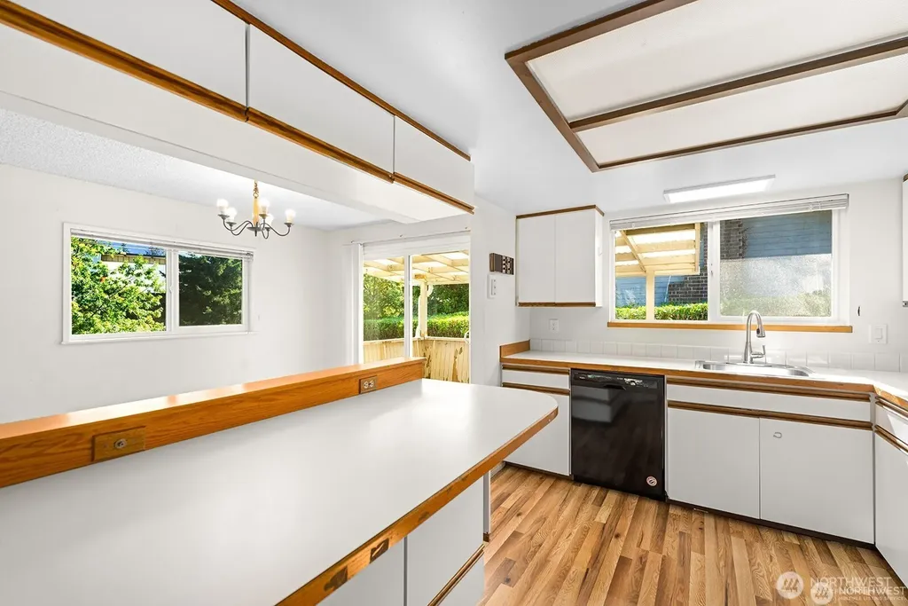 14221 SE 10th Place Bellevue WA 98007