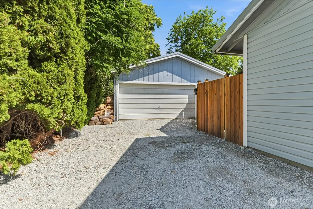 809 NE Ella Street East Wenatchee WA 98802