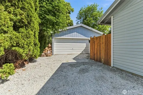 809 NE Ella Street East Wenatchee WA 98802