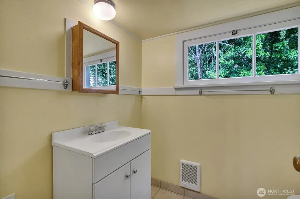 102 Perry Street NW Olympia WA 98502