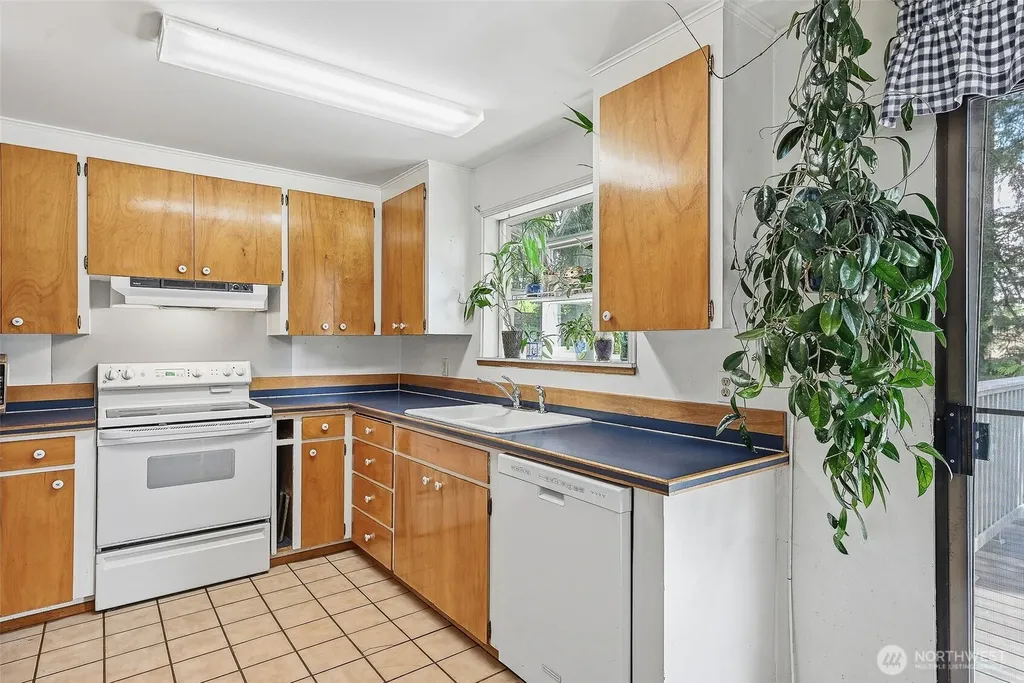 4510 237th Place SW Lake Forest Park WA 98043