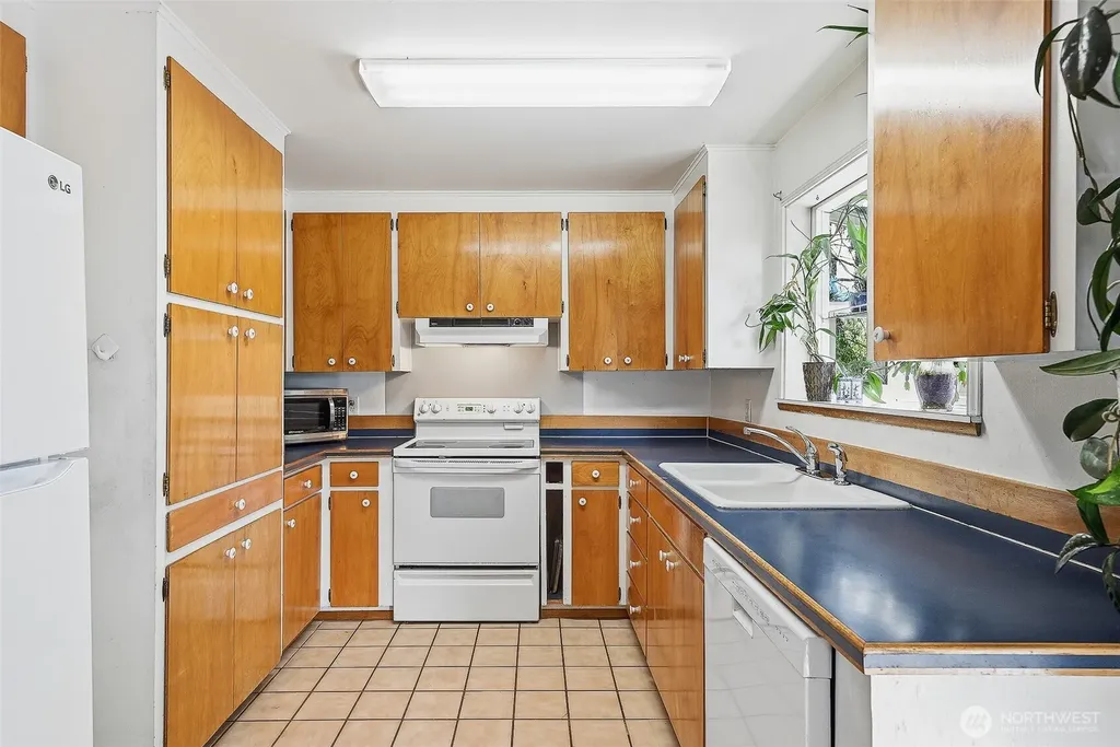 4510 237th Place SW Lake Forest Park WA 98043