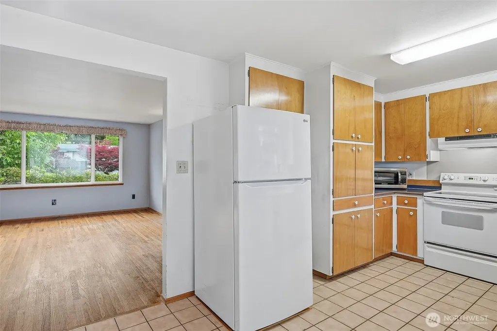 4510 237th Place SW Lake Forest Park WA 98043
