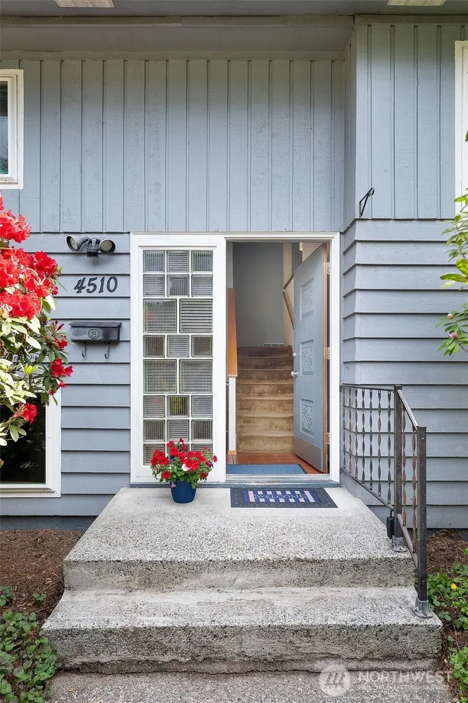 4510 237th Place SW Lake Forest Park WA 98043
