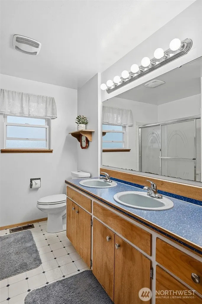 4510 237th Place SW Lake Forest Park WA 98043