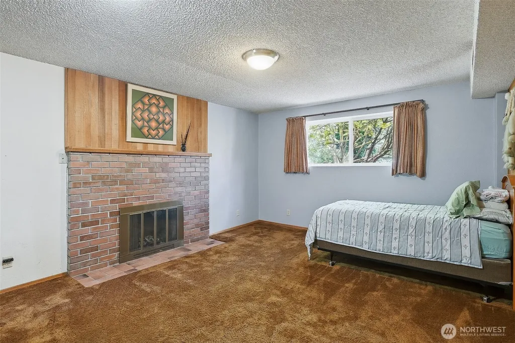 4510 237th Place SW Lake Forest Park WA 98043