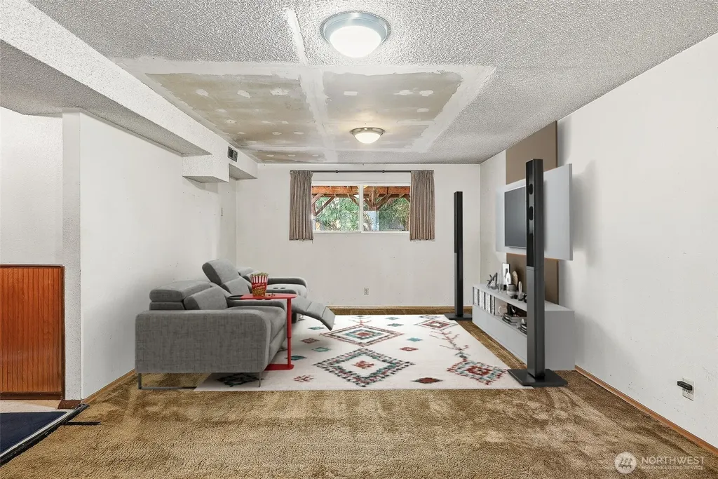 4510 237th Place SW Lake Forest Park WA 98043