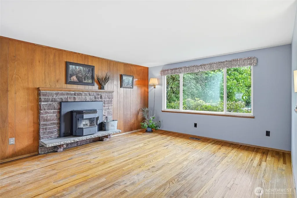 4510 237th Place SW Lake Forest Park WA 98043