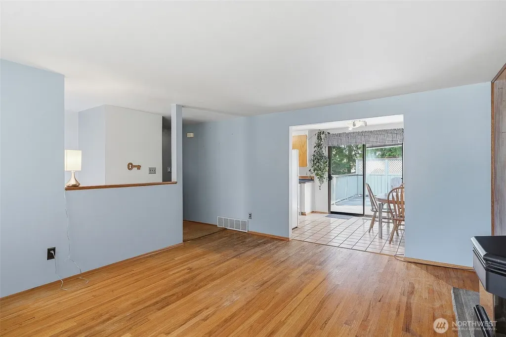 4510 237th Place SW Lake Forest Park WA 98043
