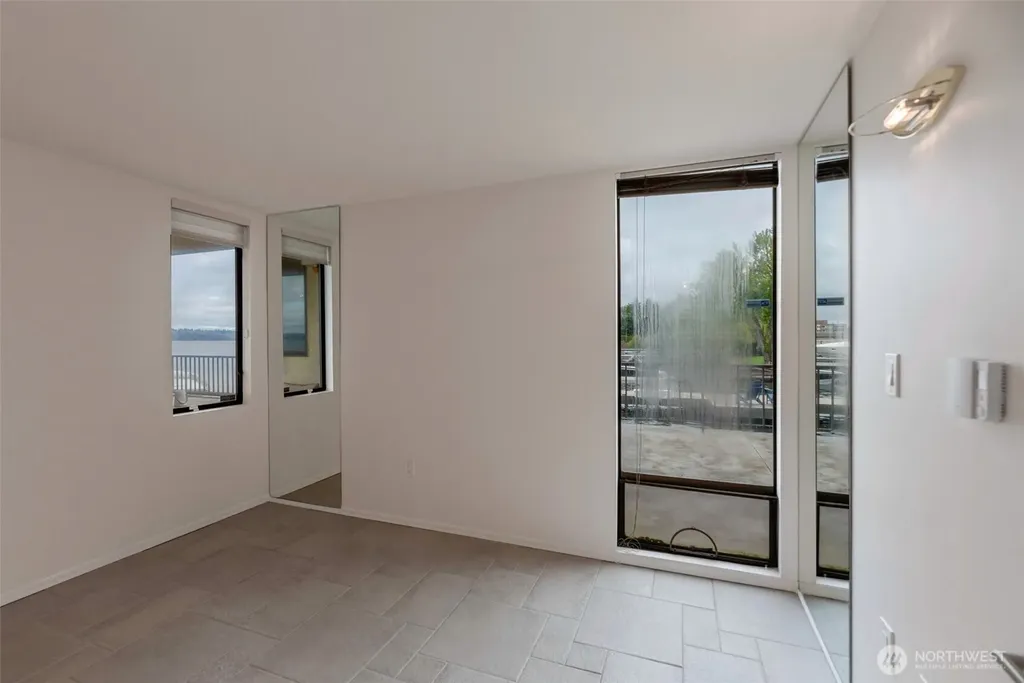 4561 Lake Washington Boulevard NE Kirkland WA 98033