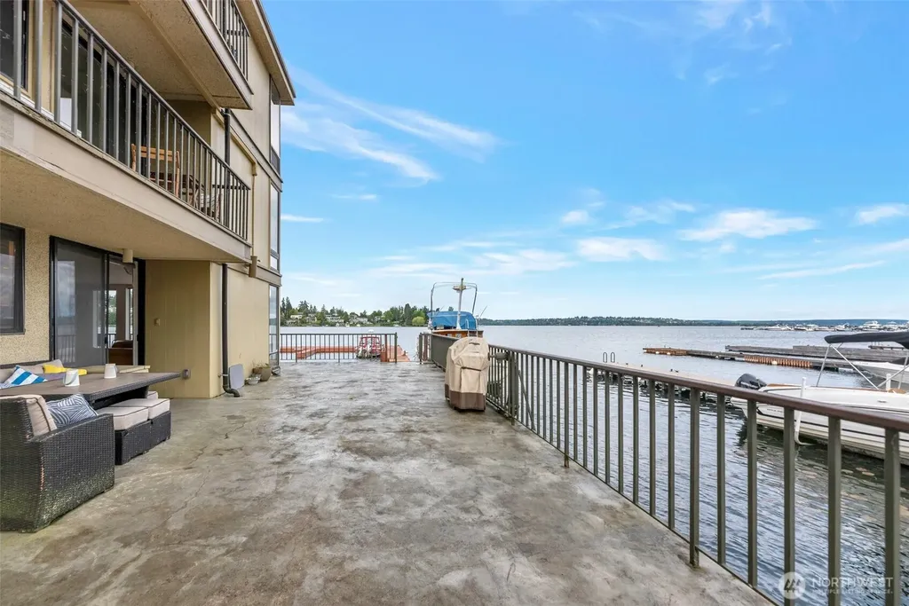 4561 Lake Washington Boulevard NE Kirkland WA 98033