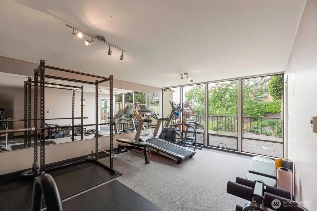 4561 Lake Washington Boulevard NE Kirkland WA 98033