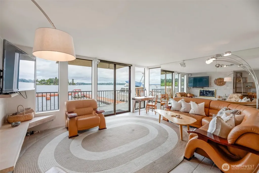 4561 Lake Washington Boulevard NE Kirkland WA 98033