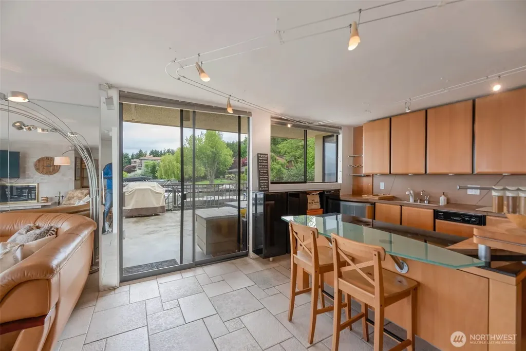 4561 Lake Washington Boulevard NE Kirkland WA 98033