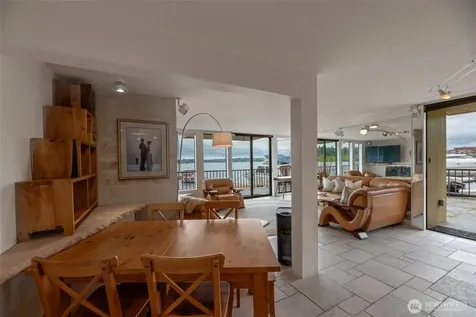 4561 Lake Washington Boulevard NE Kirkland WA 98033