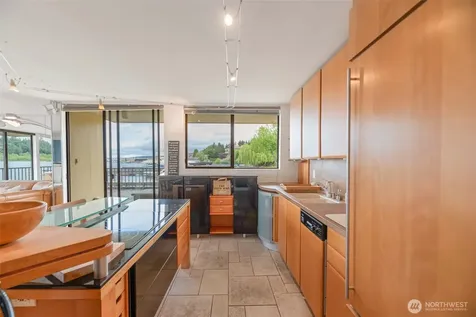 4561 Lake Washington Boulevard NE Kirkland WA 98033