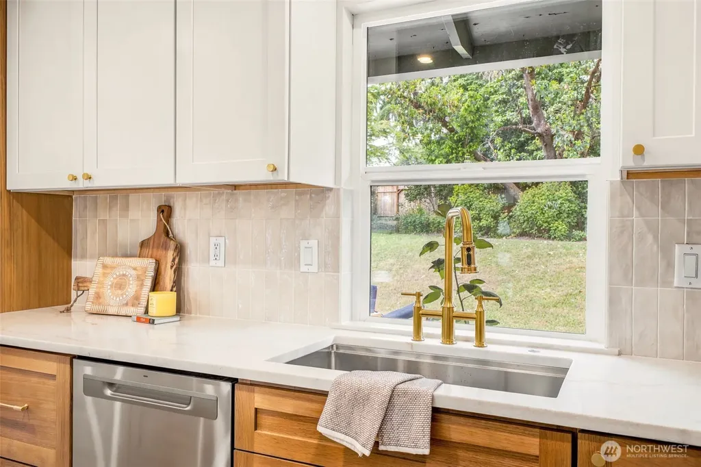 30032 5th Avenue SW Federal Way WA 98023