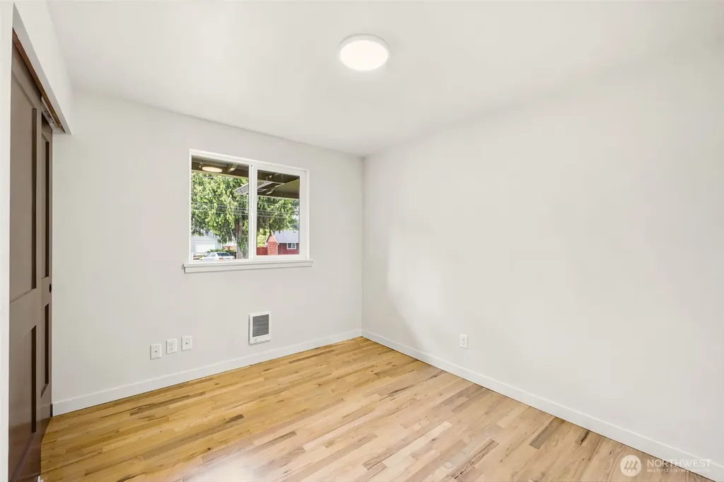 30032 5th Avenue SW Federal Way WA 98023