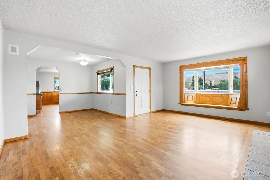4101 Ahtanum Yakima WA 98903