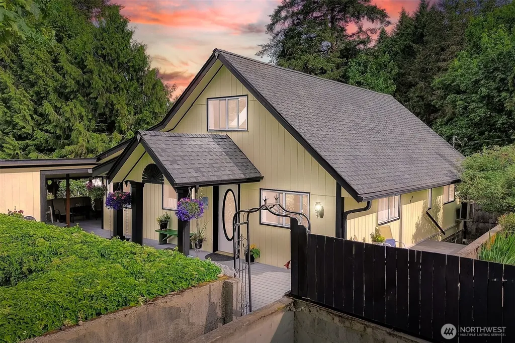 14902 Turner Road SE Rainier WA 98576