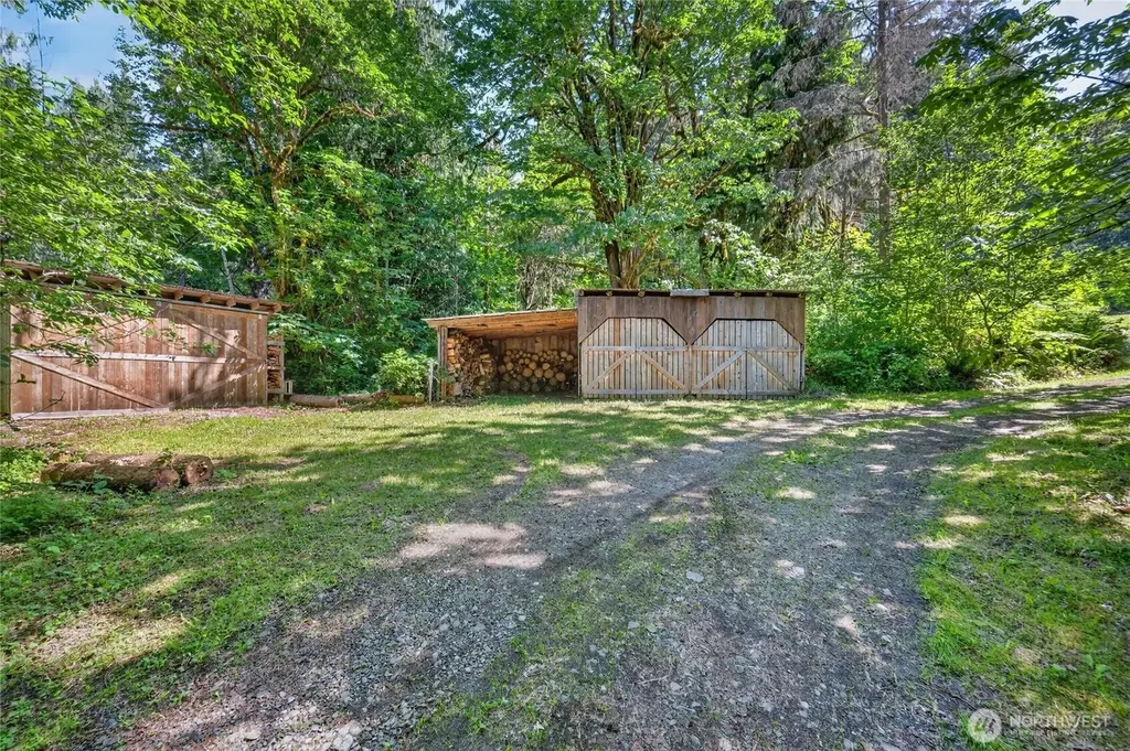 8574 Mount Baker Highway Deming WA 98244