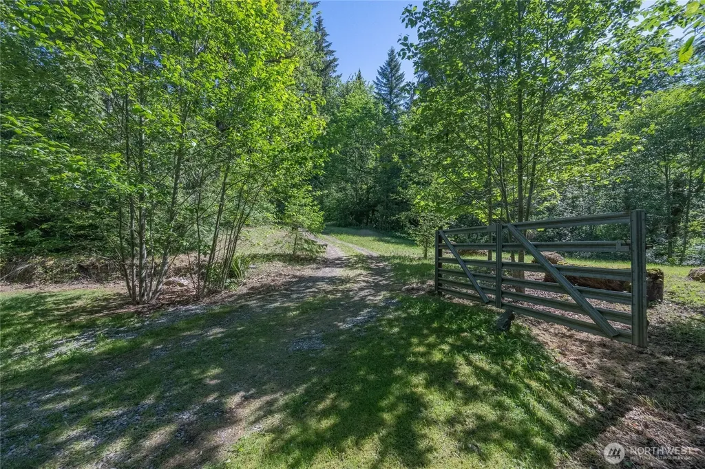 8574 Mount Baker Highway Deming WA 98244