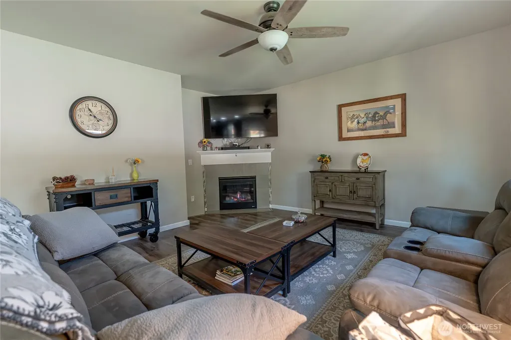 963 Bondgard Avenue E Enumclaw WA 98022