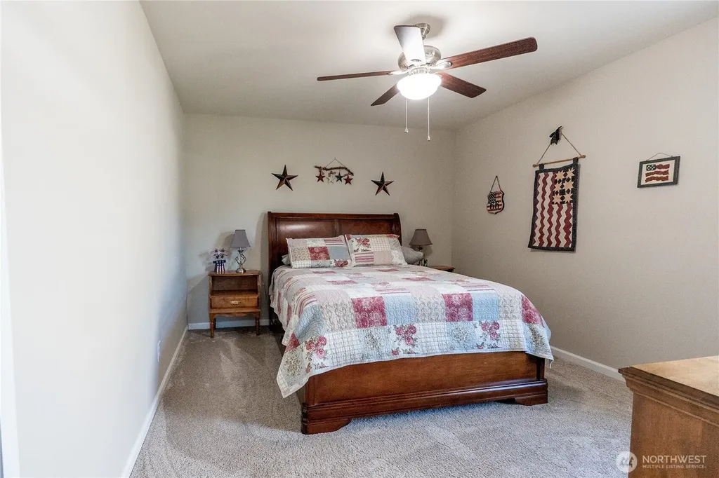 963 Bondgard Avenue E Enumclaw WA 98022