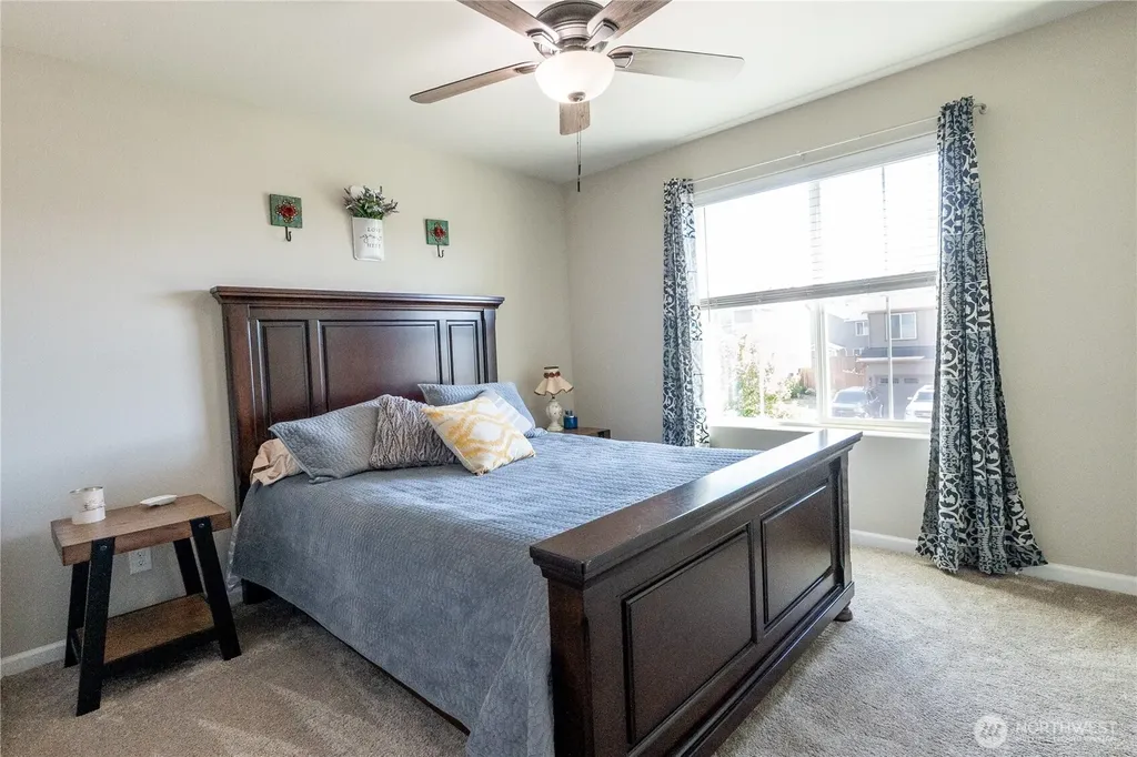 963 Bondgard Avenue E Enumclaw WA 98022