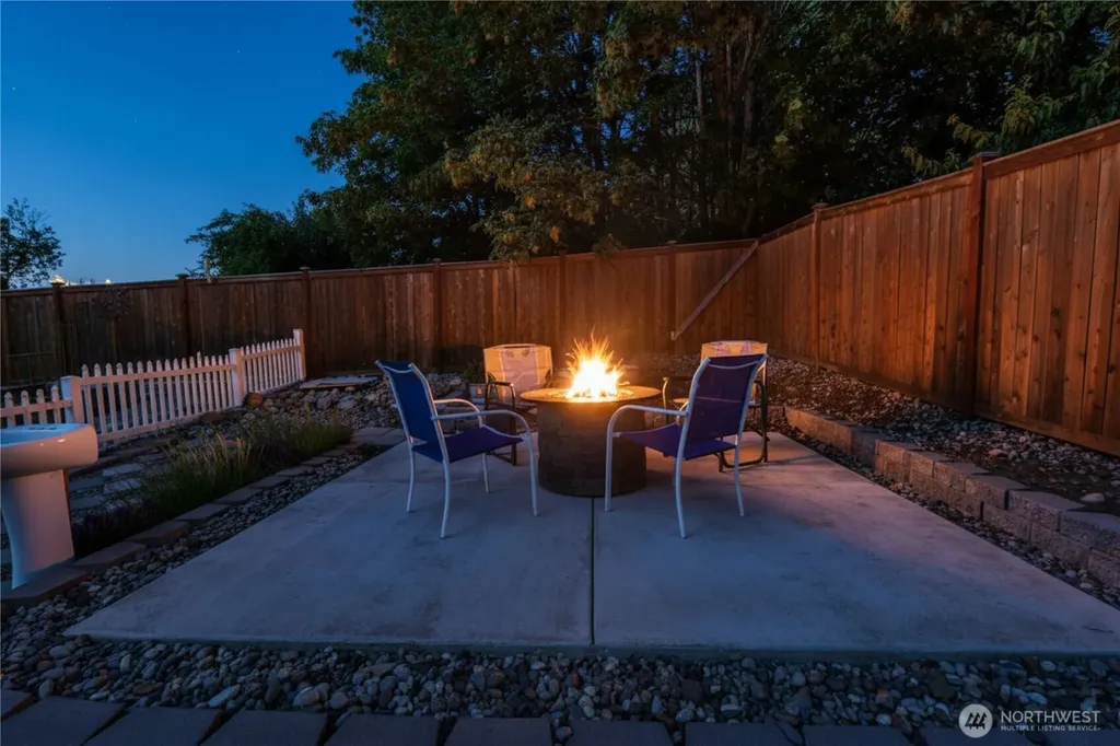 963 Bondgard Avenue E Enumclaw WA 98022