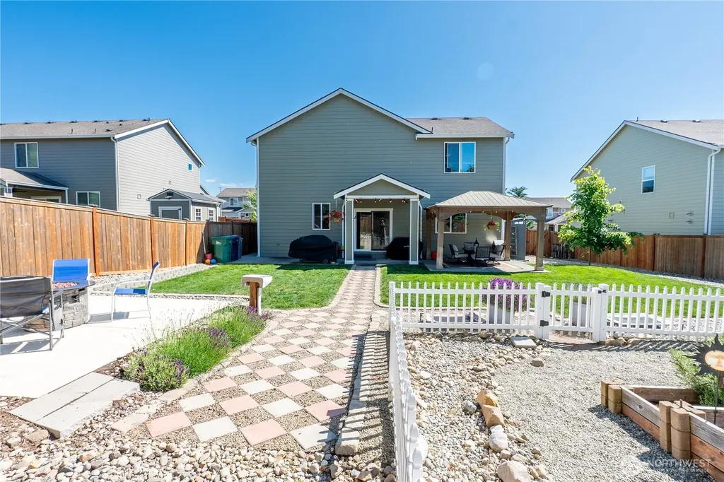 963 Bondgard Avenue E Enumclaw WA 98022