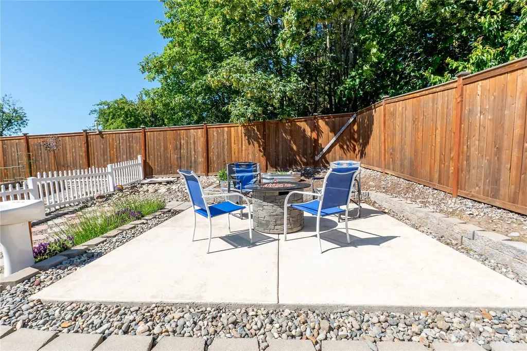 963 Bondgard Avenue E Enumclaw WA 98022