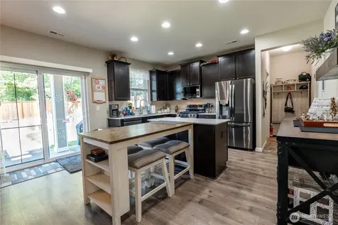 963 Bondgard Avenue E Enumclaw WA 98022