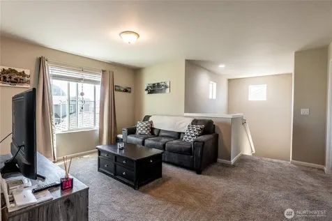 963 Bondgard Avenue E Enumclaw WA 98022