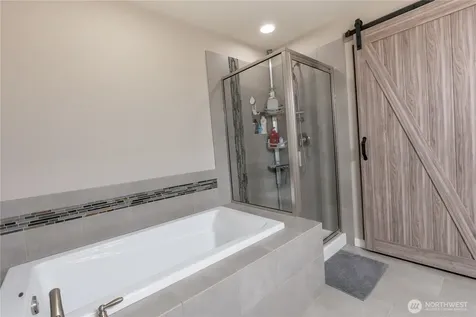 963 Bondgard Avenue E Enumclaw WA 98022