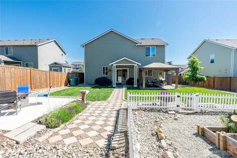 963 Bondgard Avenue E Enumclaw WA 98022