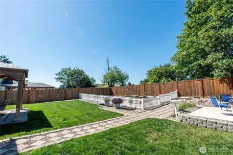 963 Bondgard Avenue E Enumclaw WA 98022
