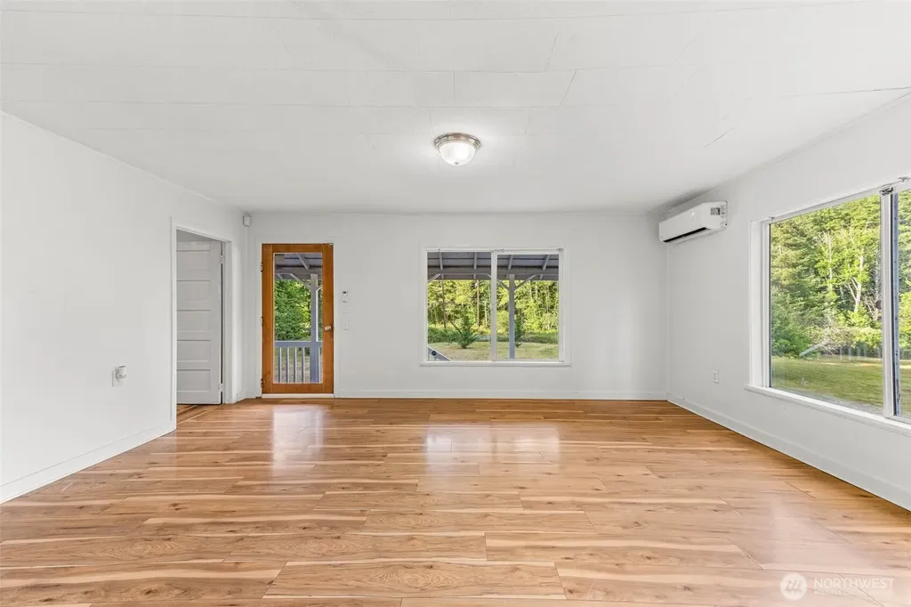 172 S Bank Road Elma WA 98541