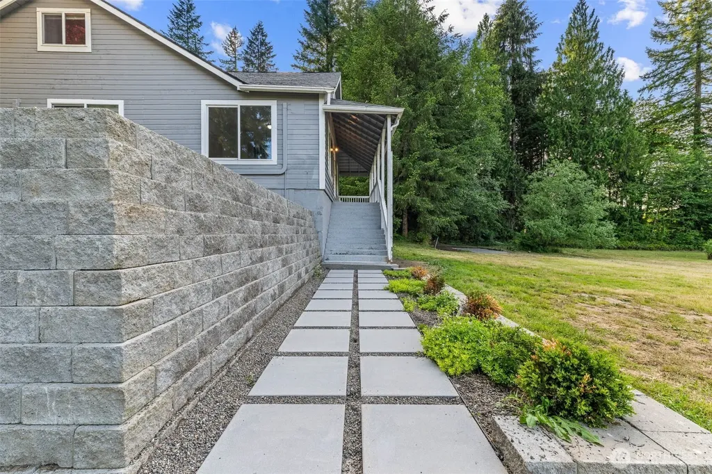 172 S Bank Road Elma WA 98541