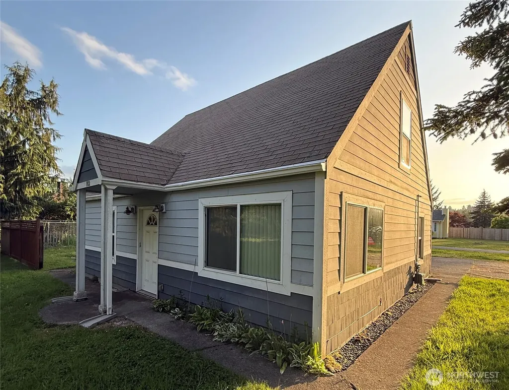 102 Hawthorne Avenue E Pacific WA 98047