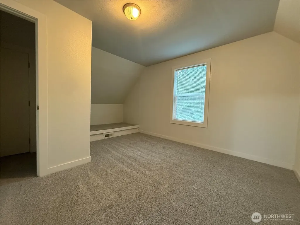 102 Hawthorne Avenue E Pacific WA 98047